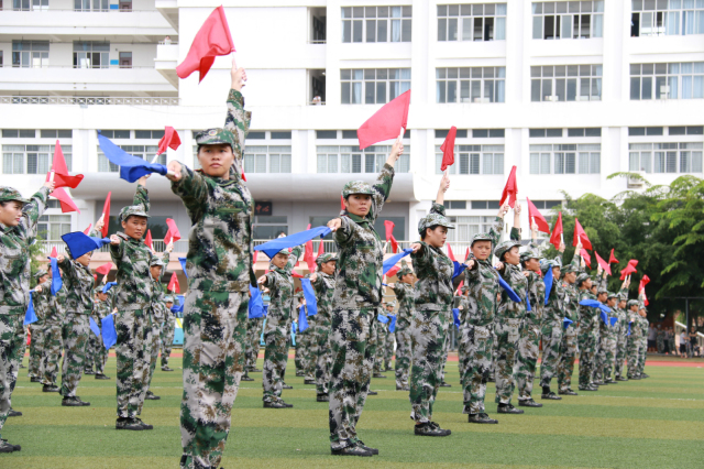 （軍事訓練科目表演—通信旗語操）.jpg